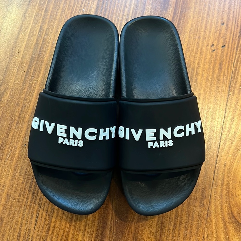 NIB Givenchy Rubber Platform Slides SZ38